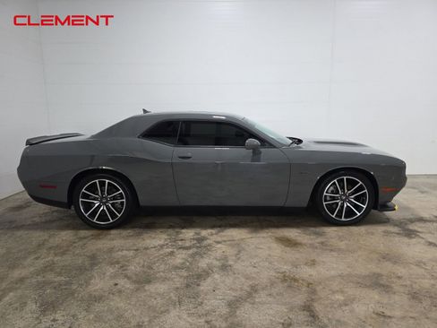 Used 2023 Dodge Challenger R/T w/ Plus Package image 4
