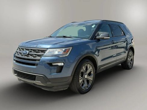 Used 2018 Ford Explorer XLT w/ Equipment Group 202A AWD/4WD image 3