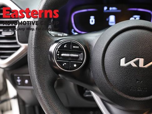 Used 2023 Kia Soul LX FWD image 14
