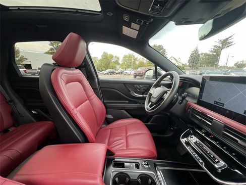 Certified 2025 Lincoln Corsair Reserve w/ Rear Removable Package Tray image 15