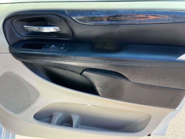 Used 2018 Dodge Grand Caravan SE w/ UConnect Hands-Free Group FWD image 21