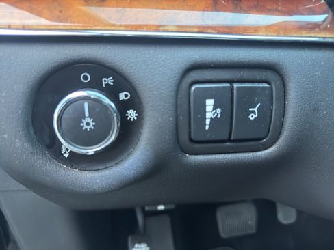 Used 2019 Lincoln MKT AWD image 19