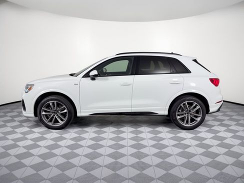 Used 2025 Audi Q3 2.0T Premium w/ Convenience Package AWD/4WD image 2