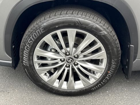 New 2026 Toyota Highlander Platinum AWD/4WD image 5