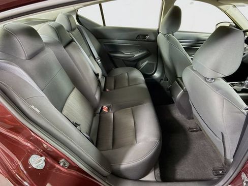 Used 2024 Nissan Altima 2.5 SV FWD image 30