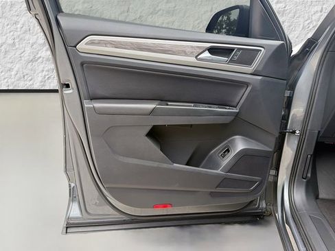 Used 2020 Volkswagen Atlas Cross Sport SE w/ Panoramic Sunroof Package FWD image 21