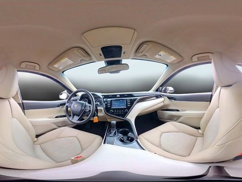 Used 2018 Toyota Camry L image 35