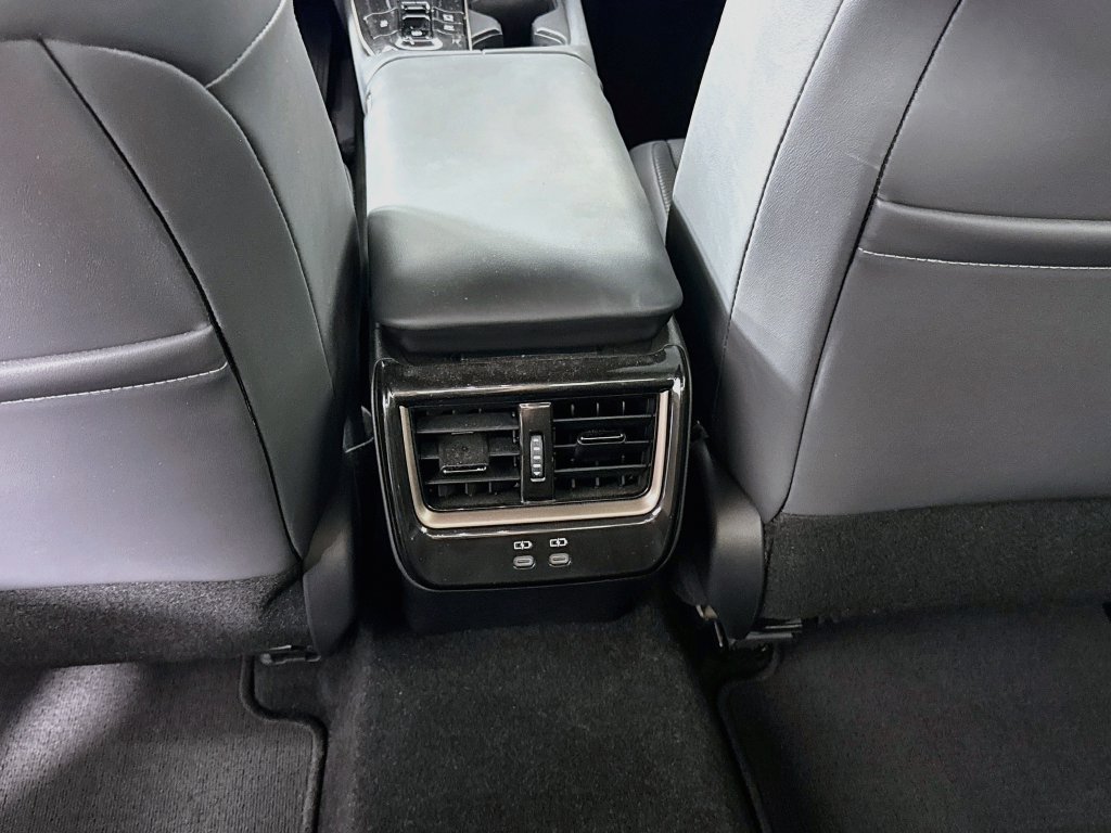 Used 2024 Toyota Crown AWD/4WD image 28