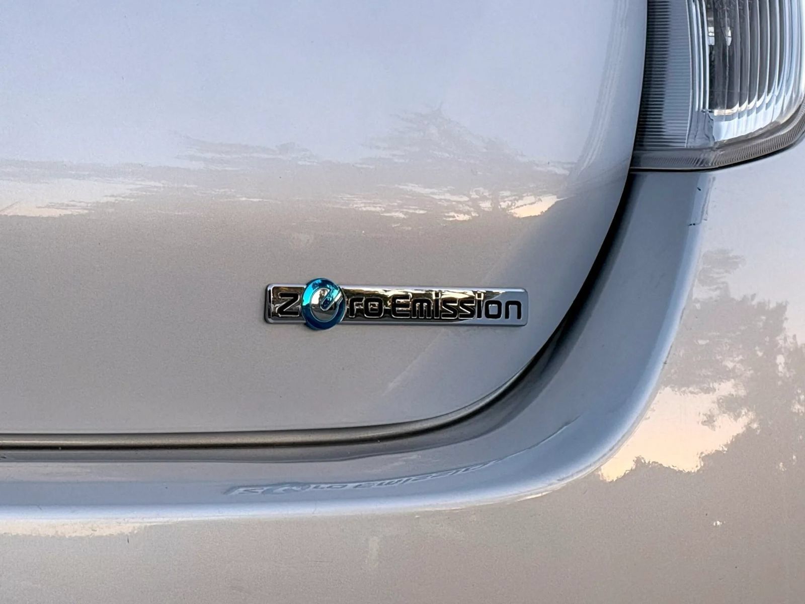 Used 2015 Nissan Leaf S w/ Charge Package FWD image 9