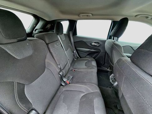 Used 2015 Jeep Cherokee Latitude w/ Cold Weather Group AWD/4WD image 13