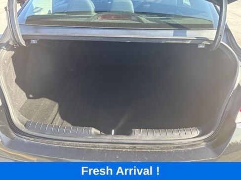 Used 2024 Hyundai Elantra SE FWD image 11