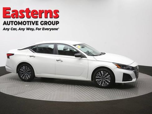 Used 2025 Nissan Altima 2.5 SV FWD image 44