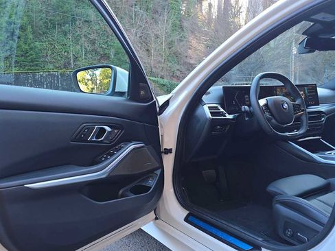 Used 2025 BMW 330i xDrive Sedan w/ M Sport Package image 19