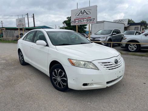 Used 2008 Toyota Camry LE FWD image 1