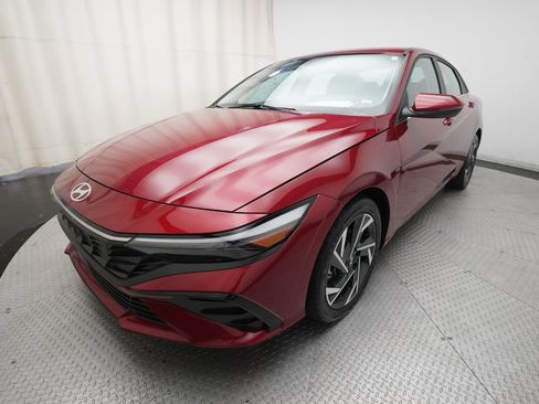 Used 2025 Hyundai Elantra Limited FWD image 12