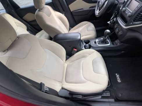 Used 2016 Jeep Cherokee Sport image 17