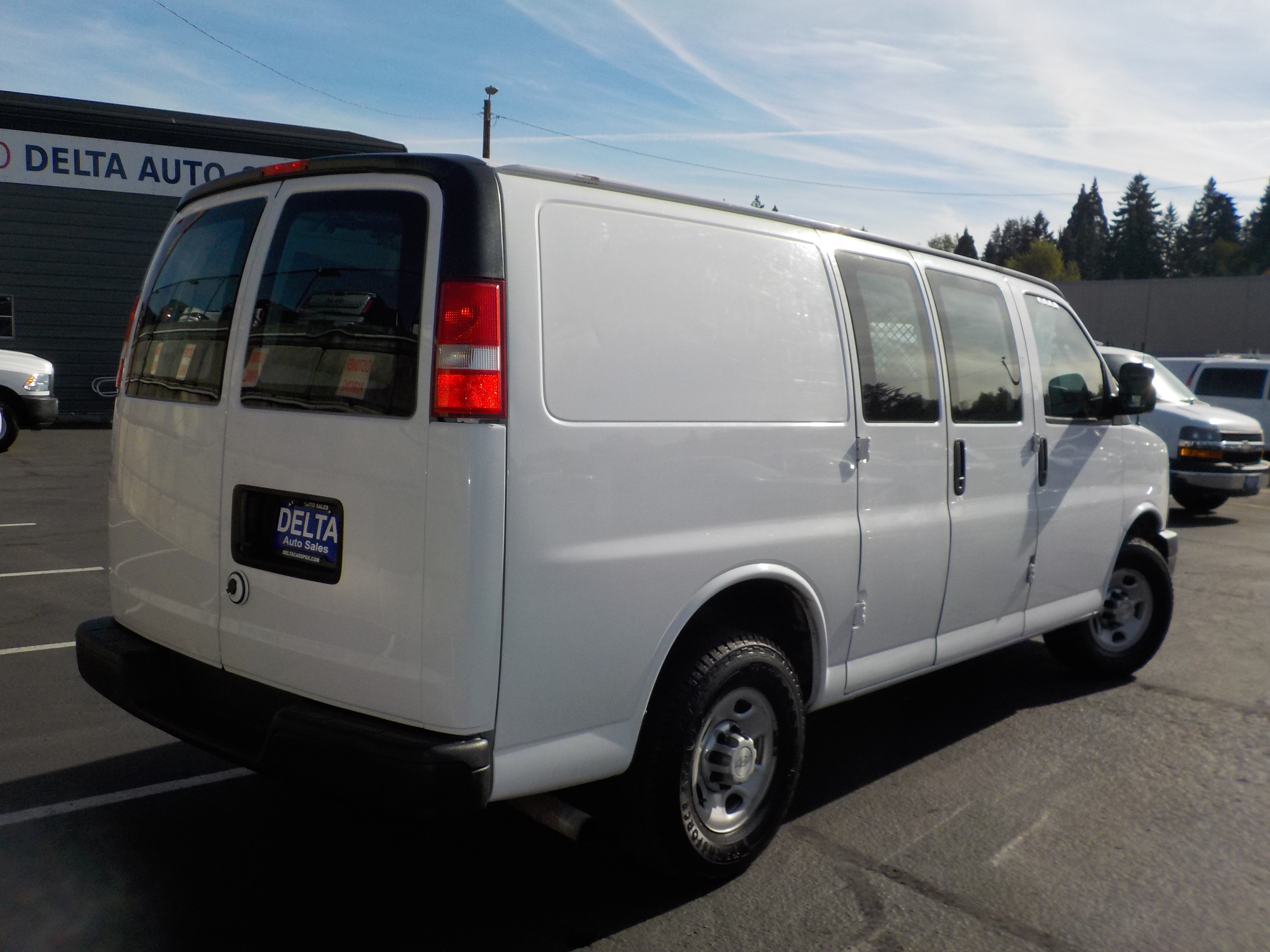 Used 2016 Chevrolet Express 2500 RWD image 7