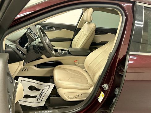 Used 2019 Lincoln Nautilus Reserve image 9