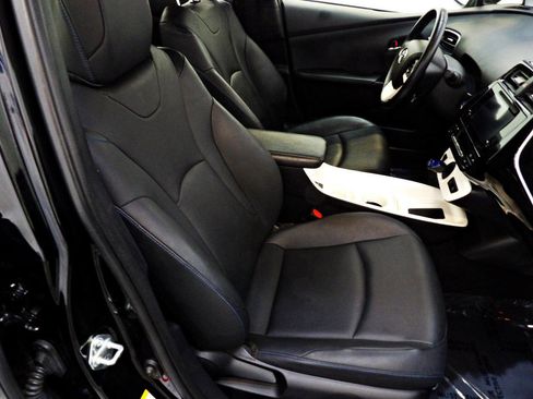 Used 2016 Toyota Prius Three Touring image 12