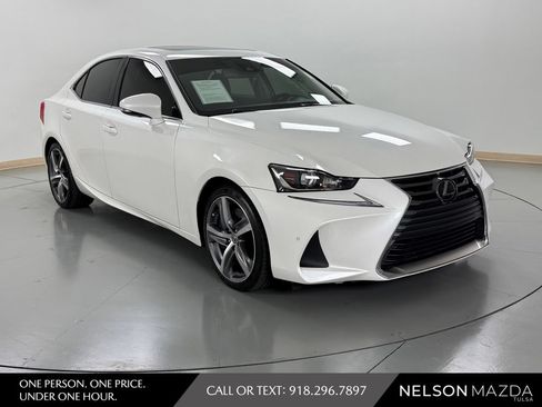 Used 2018 Lexus IS 300 w/ Premium Package RWD image 4