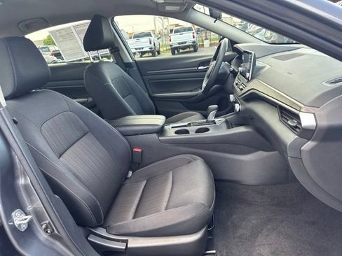 Used 2025 Nissan Altima 2.5 SV FWD image 18