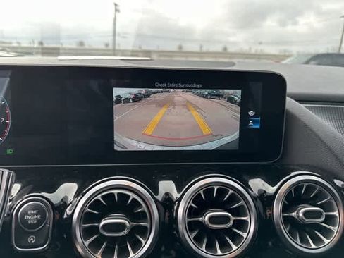 Used 2021 Mercedes-Benz GLA 250 4MATIC w/ Premium Package image 11