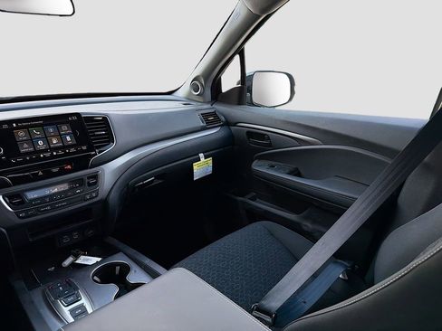 Used 2025 Honda Ridgeline Sport image 21