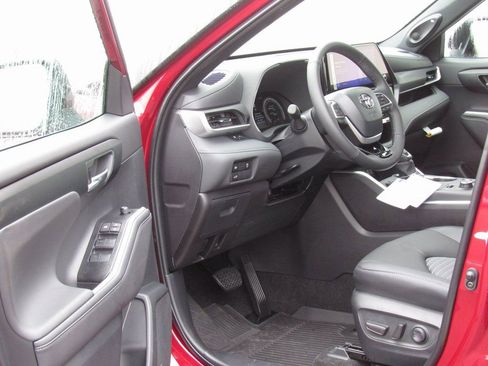New 2026 Toyota Highlander XSE AWD/4WD image 9