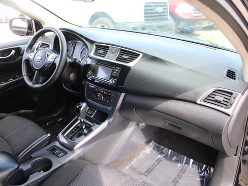 Used 2018 Nissan Sentra SR FWD image 13