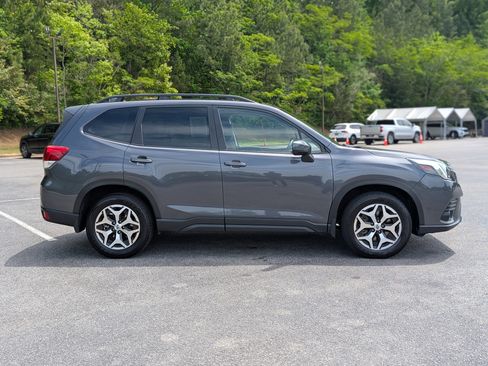 Used 2023 Subaru Forester Premium image 10