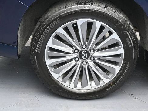 Certified 2025 INFINITI QX80 Sensory image 5