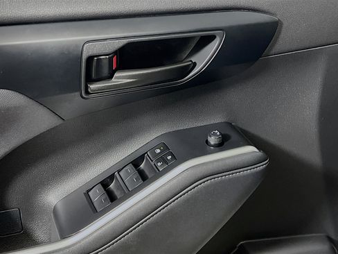 Used 2024 Toyota Highlander LE image 17