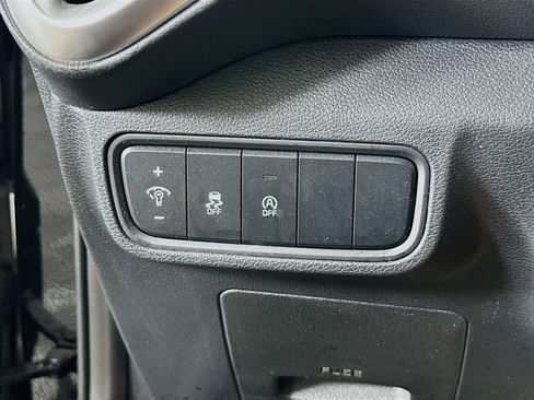 Used 2025 Kia Soul LX w/ LX Technology Package FWD image 17