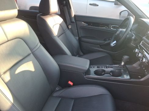 Used 2025 Honda Civic Sport image 13