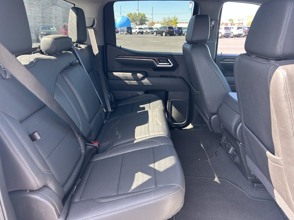 Used 2025 GMC Sierra 1500 SLT AWD/4WD image 32