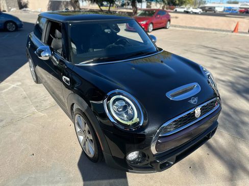 Used 2019 MINI Cooper S w/ Premium Package image 11