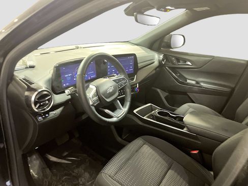 Used 2025 Chevrolet Equinox LT w/ Safety and Technology Package FWD image 9