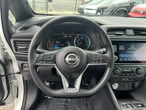 Used 2025 Nissan Leaf S FWD image 15