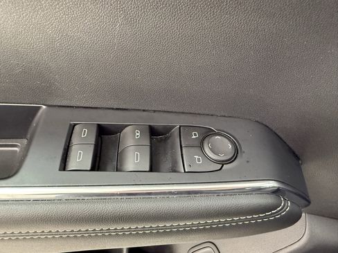 Used 2025 GMC Acadia Elevation image 14