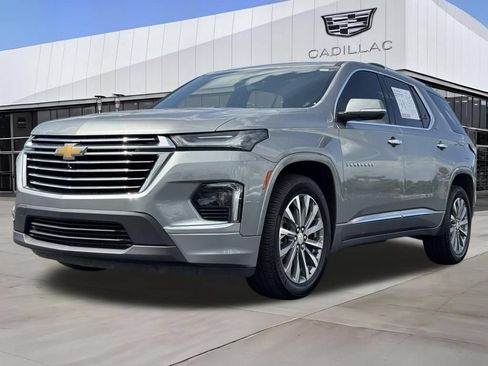 Used 2023 Chevrolet Traverse Premier FWD image 5