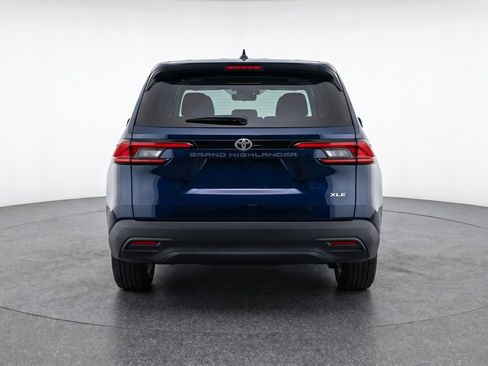 Used 2025 Toyota Grand Highlander FWD image 7