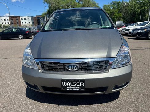 Used 2011 Kia Sedona EX w/ Luxury Pkg FWD image 2