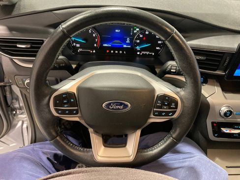 Used 2022 Ford Explorer XLT w/ Equipment Group 202A AWD/4WD image 24