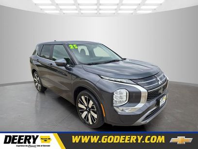 Used 2025 Mitsubishi Outlander SE