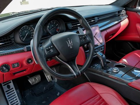 Used 2022 Maserati Quattroporte Trofeo image 11