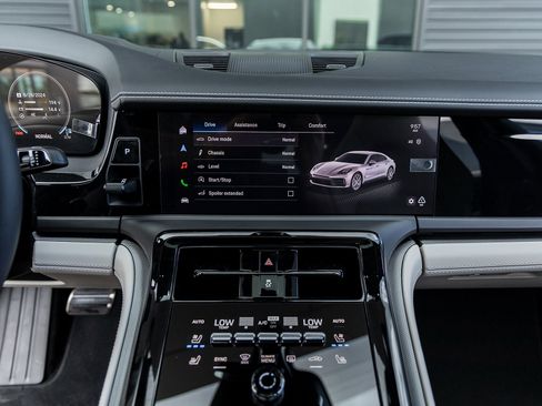 Certified 2025 Porsche Panamera 4 image 30