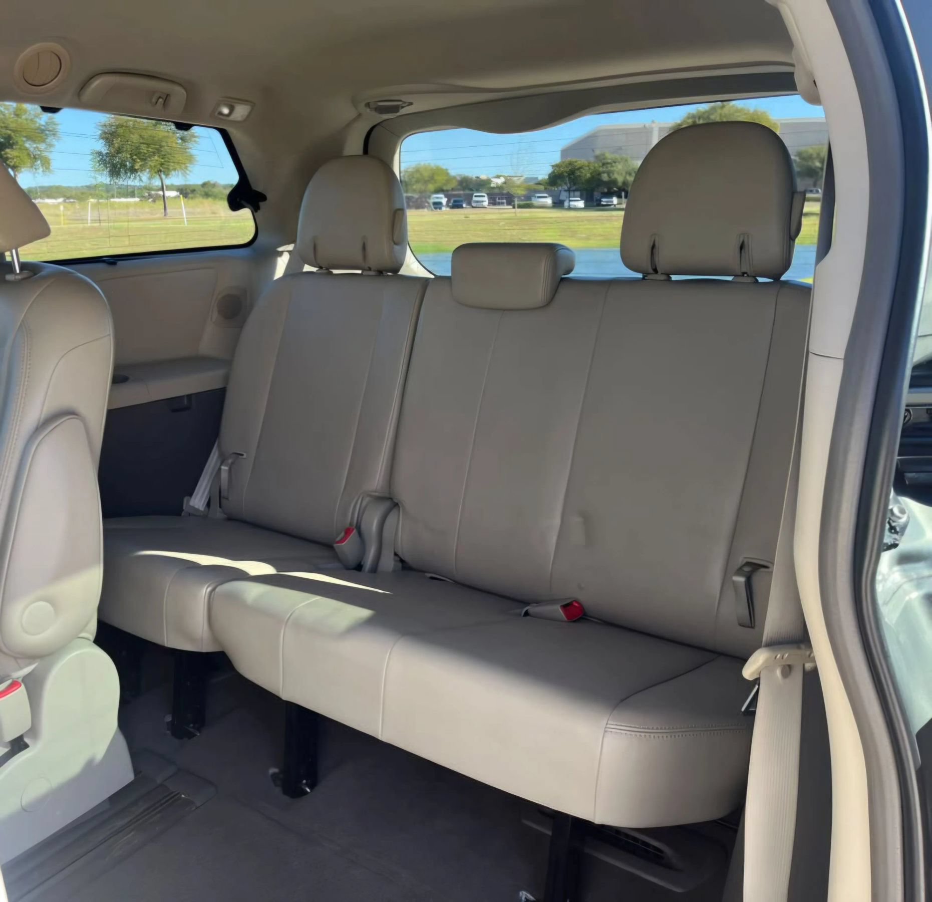 Used 2011 Toyota Sienna XLE w/ XLE Navigation Pkg FWD image 44