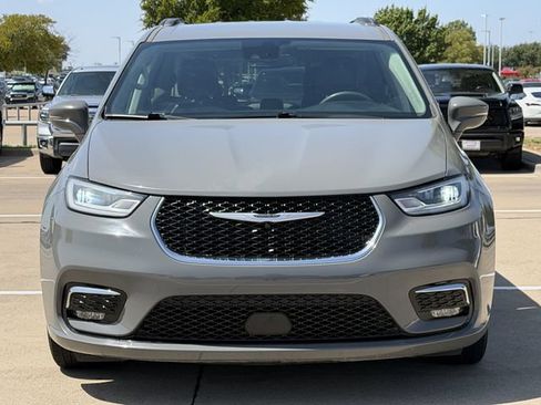 Used 2022 Chrysler Pacifica Touring-L FWD image 7