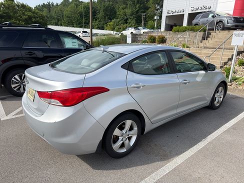 Used 2013 Hyundai Elantra GLS w/ Preferred Pkg FWD image 4