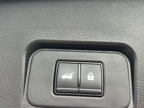 Used 2024 Nissan Rogue SV image 34